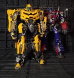 WJ Bumblebee Transformers Action Figure – Transformable Alloy Robot with Weapon Accessories - Image 2